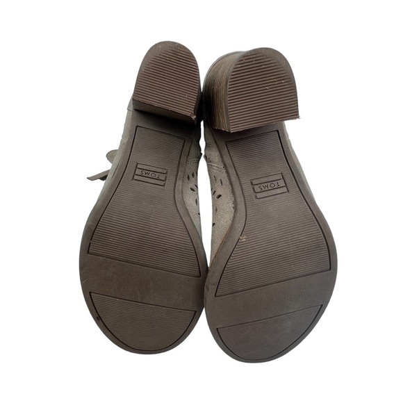 Toms Taupe Suede Peep Toe Laser Cut Block Heel Ankle Booties Size 6.5 Women’s - Picture 8 of 8